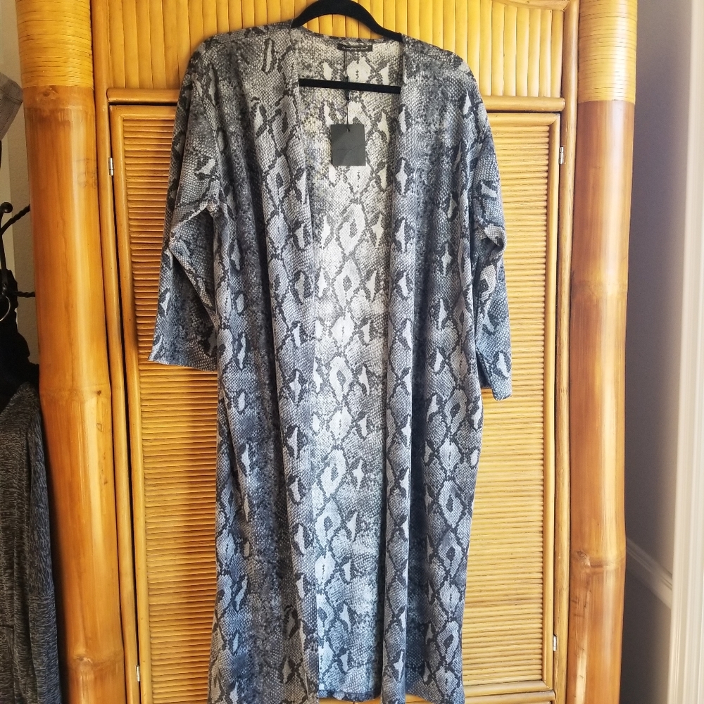 Last one lightweight python cardigan. - Picture 3 of 6